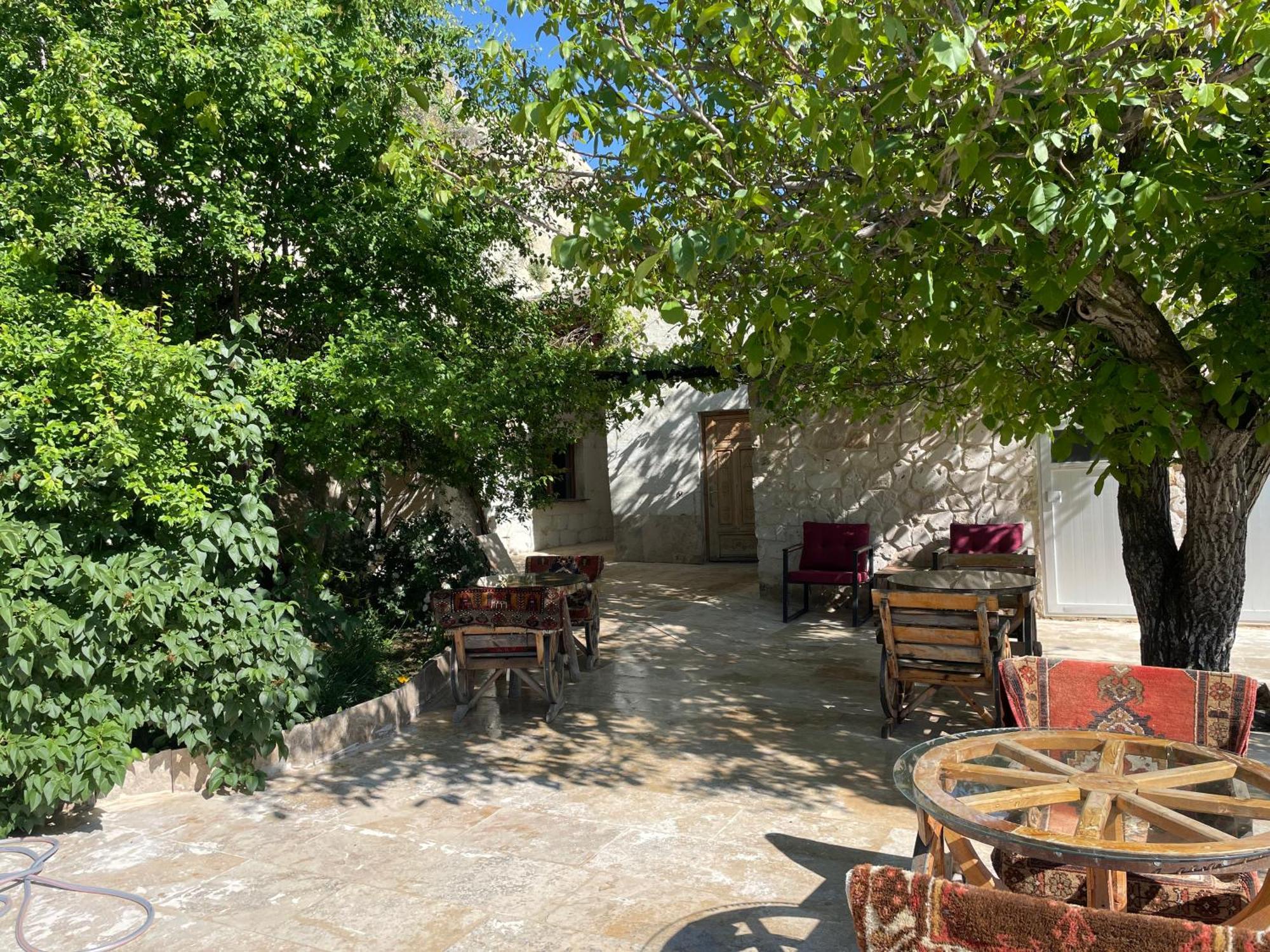Cappadocia St.Nino'S Garden Bed & Breakfast Ortahisar ภายนอก รูปภาพ